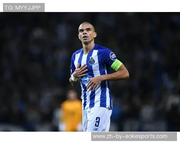 带胡子足球球星的独特魅力与风采，探索他们场上表现与个人风格的完美融合